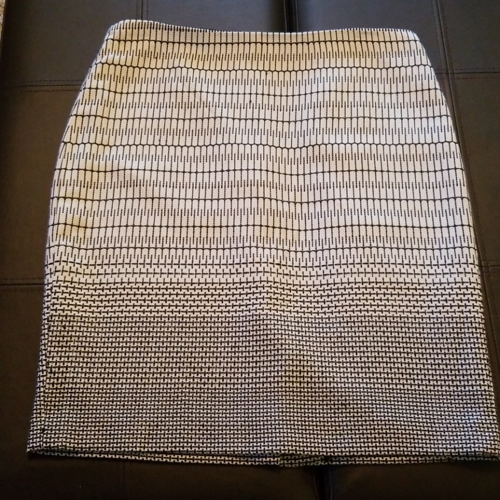 Size 12 Dalia skirt, black &white